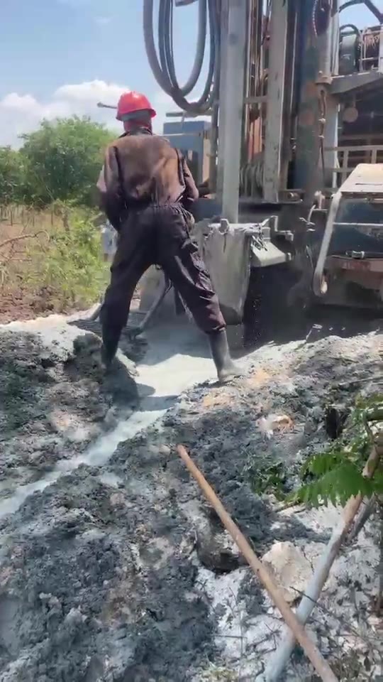 Impulsey Consult drilling rig on the Kiruhura 70 m borehole